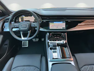 Audi Q8 SUV TFSI e quattro 360 kW tiptronic