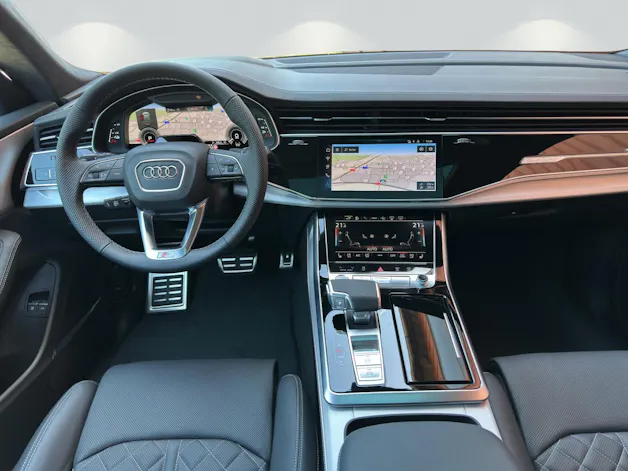 Audi Q8 SUV TFSI e quattro 360 kW tiptronic