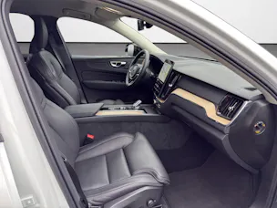 Volvo XC60 2.0 B5 MH Plus Dark AWD
