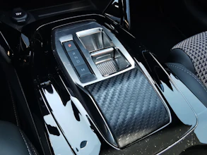 https://vehicle.imgix.net/4360566/c0637ccc-35d3-4c17-9ef5-e98894e93c25.jpg