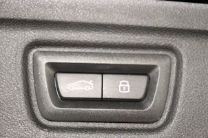 immagine del veicolo BMW 330e xDrive SAG Touring