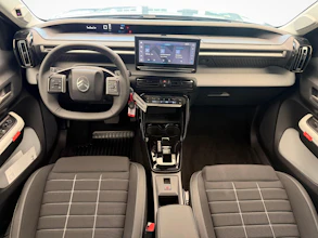 https://vehicle.imgix.net/4360614/b5b8b61b-fd35-430a-af8d-041e4280d4bd.jpg