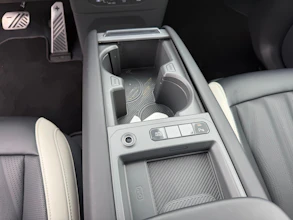 https://vehicle.imgix.net/4360702/64652284-f3cc-439e-beb7-c9123114041e.jpg
