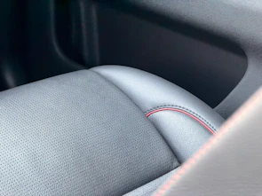 Fahrzeugbild LAND ROVER Discovery Sport 1.5 T 300e R-Dynamic S