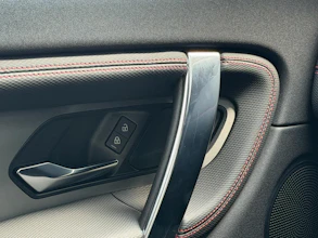 https://vehicle.imgix.net/4360851/a9782117-ca0d-4836-838c-d9dfb1f4fb95.jpg