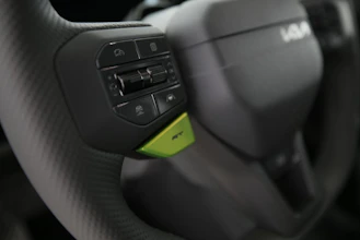 https://vehicle.imgix.net/4360867/ba81d2bf-8f2e-463f-a5fc-67ffe9a58f36.jpg