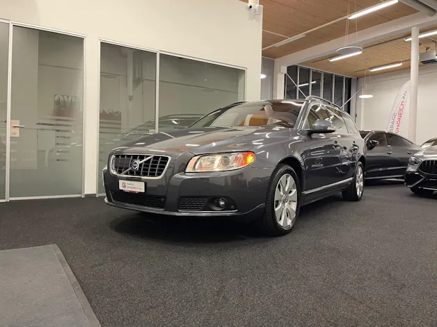 Volvo V70 3.2 Summum
