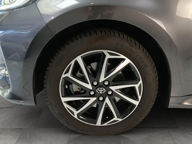 Toyota Yaris 1.5 VVT-i HSD Trend