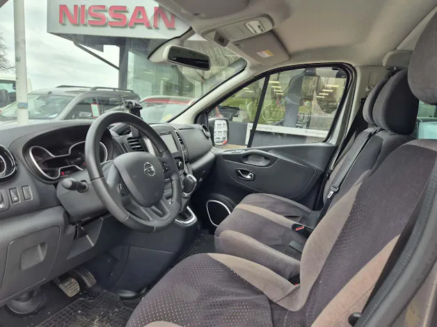 Nissan NV300 Kombi 2.9 t L2 H1 2.0 dCi 170 TwinTurbo Premium 9P