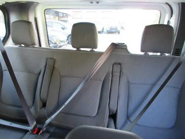 Nissan Primastar Kombi 2.8 t L1 H1 2.0 dCi 170 Tekna 9P