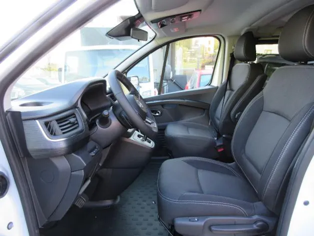 Nissan Primastar Kombi 2.8 t L1 H1 2.0 dCi 170 Tekna 9P