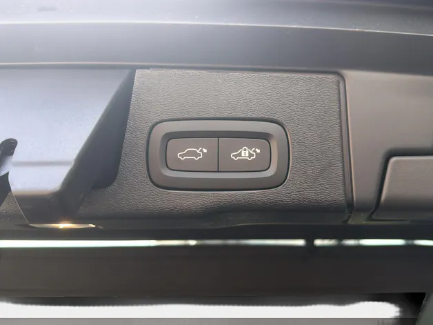 VOLVO XC60 2.0 T8 TE Ultra Dark eAWD
