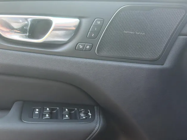 VOLVO XC60 2.0 T8 TE Ultra Dark eAWD