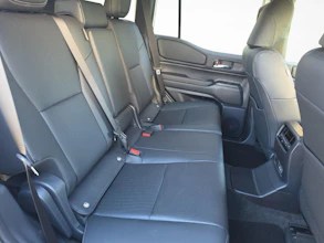 https://vehicle.imgix.net/4361059/7382a1e1-0e63-4f3d-bd09-902086290727.jpg