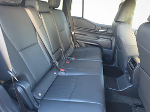Fahrzeugbild TOYOTA Land Cruiser 2.8 D 48V 230 Rebel