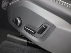 https://vehicle.imgix.net/4361188/0ca1b11b-da78-4616-95ab-da599a45ce76.jpg