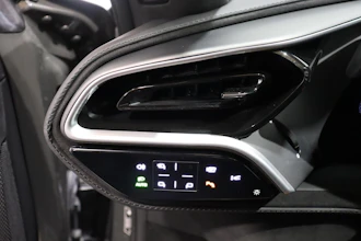 https://vehicle.imgix.net/4361229/5c599a0d-aefc-4a5c-b6d4-59a947214ccc.JPG