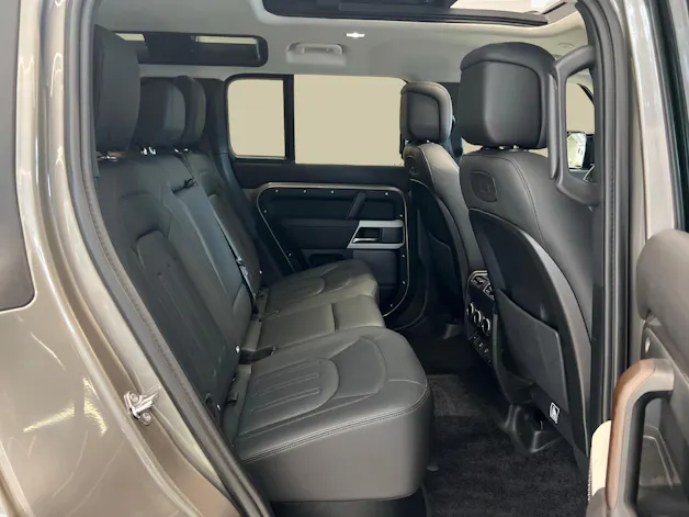 Land Rover Defender 110 3.0 D I6 300 HSE