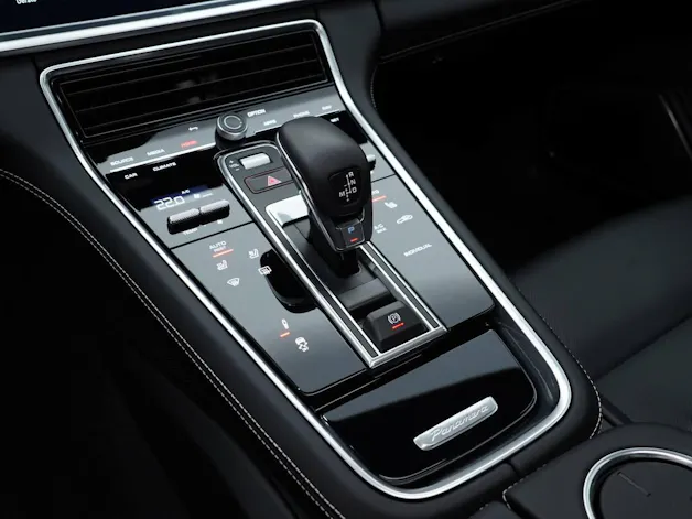 Porsche Panamera 4 E-Hybrid Platinum Edition
