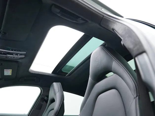 Porsche Panamera 4 E-Hybrid Platinum Edition