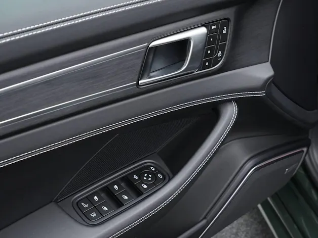 Porsche Panamera 4 E-Hybrid Platinum Edition
