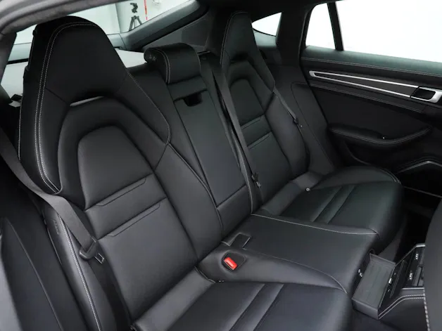 Porsche Panamera 4 E-Hybrid Platinum Edition