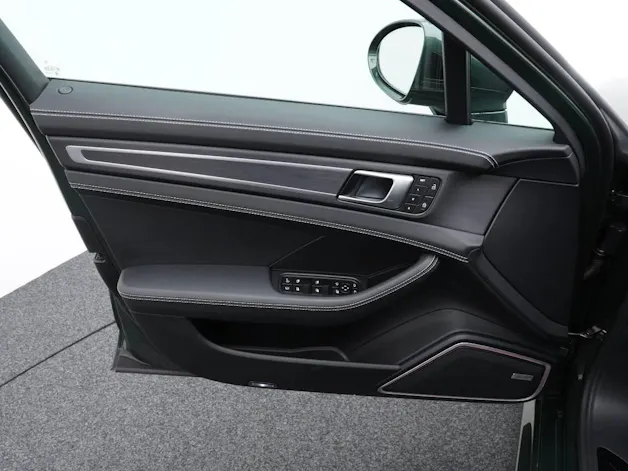 Porsche Panamera 4 E-Hybrid Platinum Edition