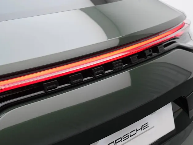 Porsche Panamera 4 E-Hybrid Platinum Edition