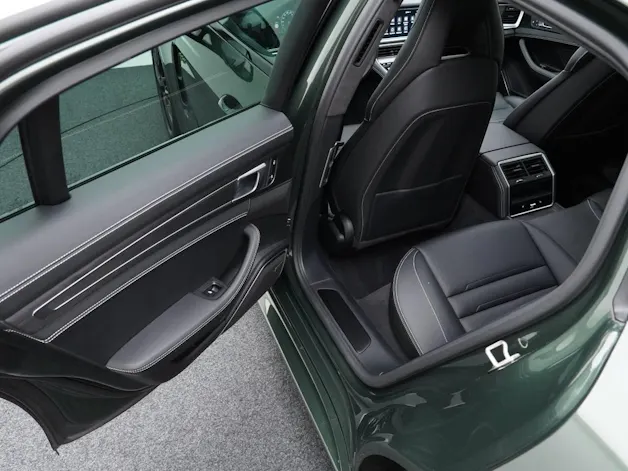 Porsche Panamera 4 E-Hybrid Platinum Edition