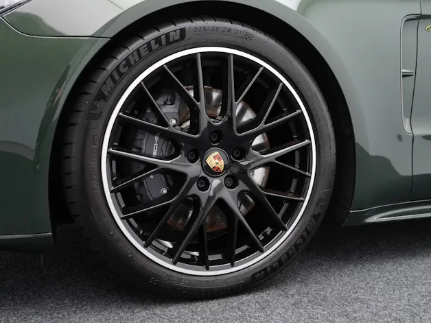 Porsche Panamera 4 E-Hybrid Platinum Edition