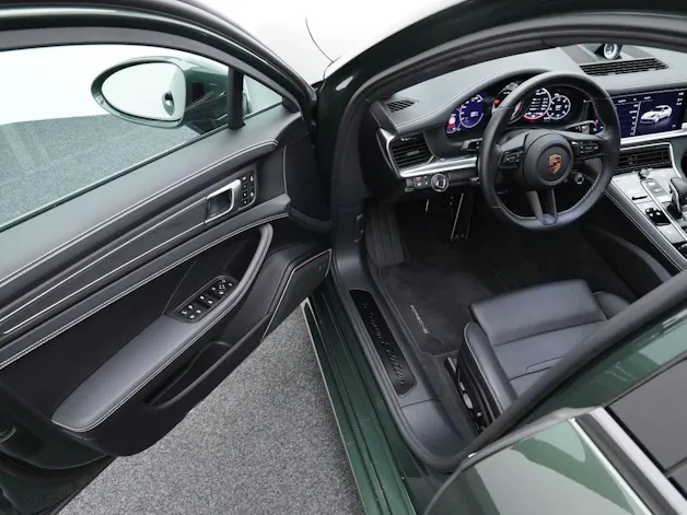 Porsche Panamera 4 E-Hybrid Platinum Edition