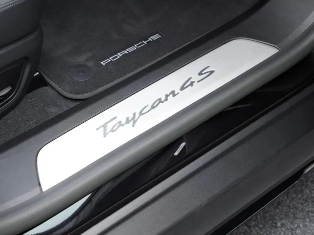 Porsche Taycan 4S Cross Turismo