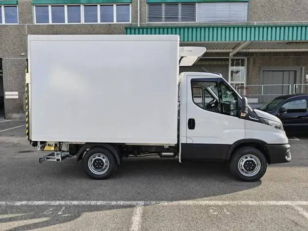 Iveco 35S16A8 mit Kühlaufbau