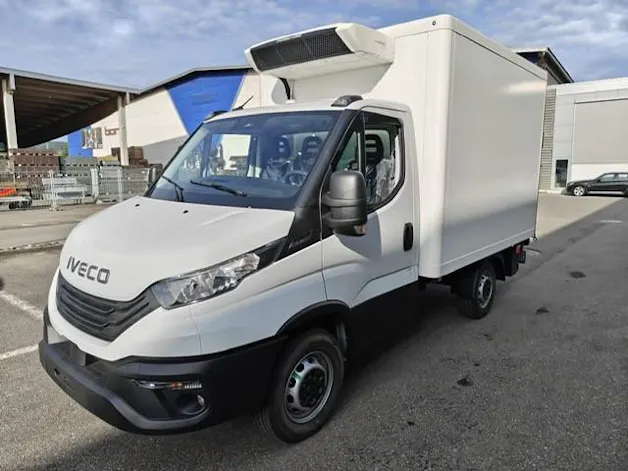 Iveco 35S16A8 mit Kühlaufbau