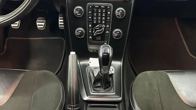 Volvo V40 T2 Momentum R-Design
