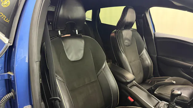 Volvo V40 T2 Momentum R-Design