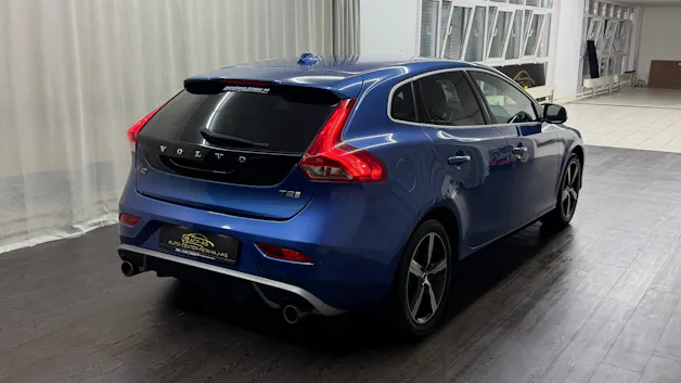 Volvo V40 T2 Momentum R-Design