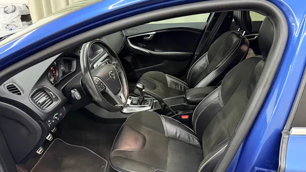 Volvo V40 T2 Momentum R-Design