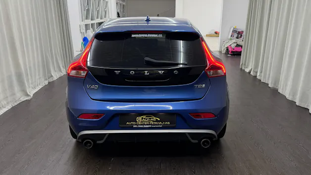 Volvo V40 T2 Momentum R-Design