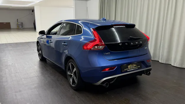 Volvo V40 T2 Momentum R-Design