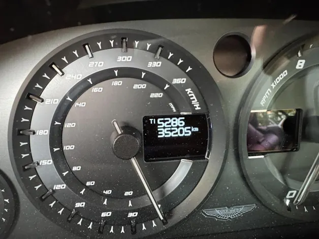 Aston Martin Vanquish S Volante V12 Touchtronic 3