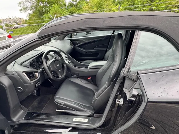 Aston Martin Vanquish S Volante V12 Touchtronic 3