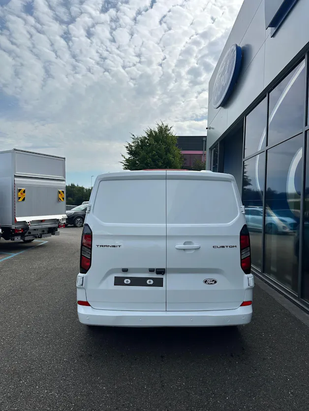 Ford Transit Custom Van 320 L2 2.0 Ltd./170CV/Aut.