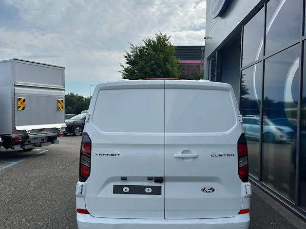 Ford Transit Custom Van 320 L2 2.0 Ltd./170CV/Aut.