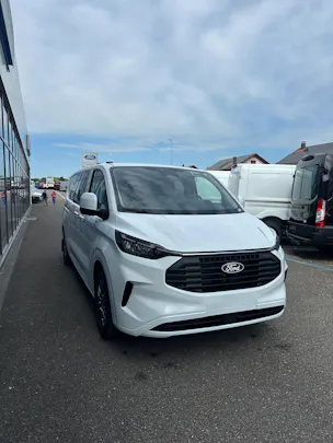 Ford Transit Custom Van 320 L2 2.0 Ltd./170CV/Aut.