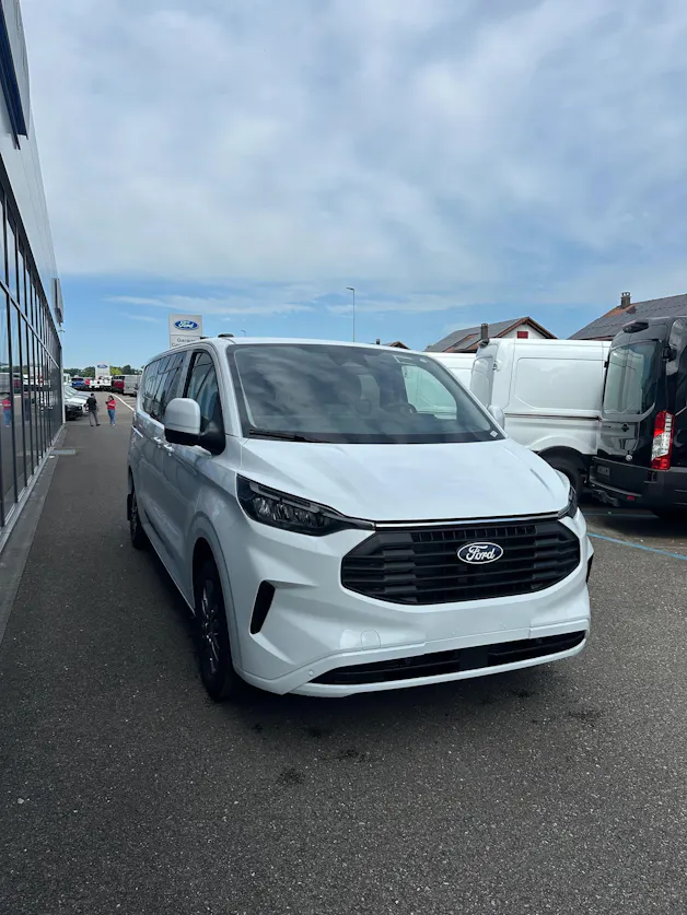 Ford Transit Custom Van 320 L2 2.0 Ltd./170CV/Aut.