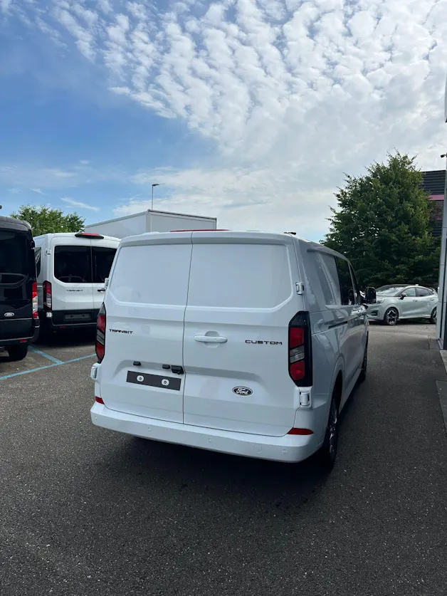 Ford Transit Custom Van 320 L2 2.0 Ltd./170CV/Aut.