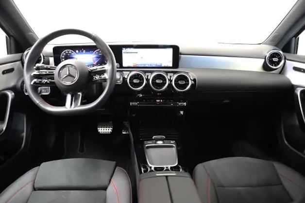 MERCEDES-BENZ A 200 7G-DCT