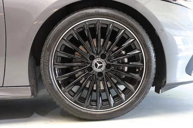 MERCEDES-BENZ A 200 7G-DCT