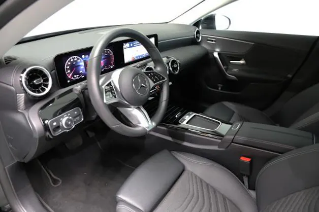 MERCEDES-BENZ CLA 180 7G-DCT